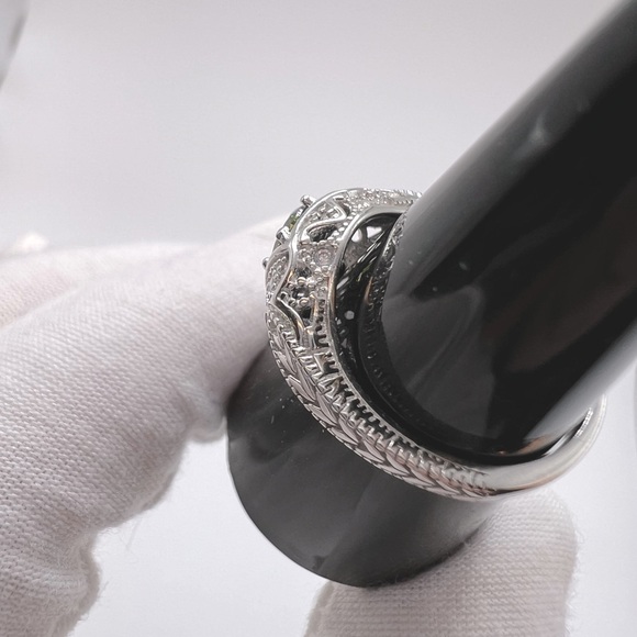 .925 Sterling Silver Vintage Inspired Simulated Peridot Cz Ring - Picture 9 of 17